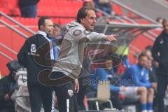 2.BL; FC Ingolstadt 04 - FC Hansa Rostock; Cheftrainer Rüdiger Rehm (FCI) an der Seitenlinie, Spielerbank schimpft