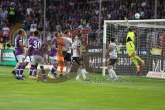 3.Liga - Saison 2022/2023 - VFL Osnabrück - FC Ingolstadt 04 - In letzter Sekunde noch eine Torchance von Emeka Oduah (Nr.30 - VFL Osnabrück) und Torwart Marius Funk (Nr.1 - FCI) pariert den Kopfball - Foto: Meyer Jürgen