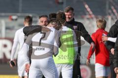3. Liga - SV Wehen Wiesbaden - FC Ingolstadt 04 - Spiel ist aus, 1:2, Cheftrainer Tomas Oral (FCI) mit Dennis Eckert Ayensa (7, FCI)