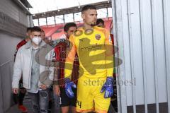 3. Liga - FC Ingolstadt 04 - TSV 1860 München - Spieler bedanken sich bei den Fans die im Stadion sein durften, Torwart Fabijan Buntic (24, FCI) Patrick Sussek (37, FCI) #Robin Krauße (23, FCI)