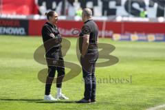 3. Liga; TSV 1860 München - FC Ingolstadt 04; Cheftrainerin Sabrina Wittmann (FCI) vor dem Spiel im Gespräch mit Manfred Paula (TSV)