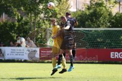 Kreisklasse - Saison 2023/2024 - GW Ingolstadt - FC Gelbelsee -Maximilian Waffler gelb Gelbelsee - Kerim Durmus schwarz GW Ing -  Foto: Meyer Jürgen