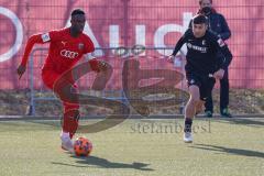 A - Junioren Bundesliga Süd/Südwest -  Saison 2021/2022 - FC Ingolstadt 04 - SC Freiburg - Nduka Donald (#4 FCI) - Foto: Meyer Jürgen