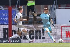 3. Liga; FC Ingolstadt 04 - SV Elversberg; Torwart Marius Funk (1, FCI) Rochelt Jannik (8 SVE)