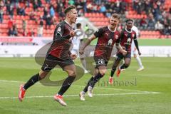 2.BL; FC Ingolstadt 04 - FC ST. Pauli; Tor Jubel Treffer Dennis Eckert Ayensa (7, FCI) mit Florian Pick (26 FCI) Hans Nunoo Sarpei (18 FCI) Ausgleich