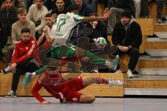 Lotto Bayern Hallencup - Saison 2024/25 - Türkisch SV Ingolstadt - SV Manching - Finale - Romeo Öxler grün Manching - Aurel Kuqanaj rot Türkisch - Foto: Meyer Jürgen