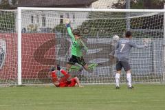 Bayernliga Süd - Saison 2021/2022 - FC Ingolstadt 04 II - VfB Hallbergmoos - Martin Dinkel Torwart Hallberg - Gashi Egson (#7 FCI) mit einem Abseitstor - Foto: Meyer Jürgen