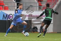 2.BL; Testspiel; FC Ingolstadt 04 - SpVgg Greuther Fürth; Nils Roeseler (13, FCI) Abiama Dickson (11 Fürth)