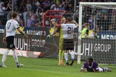 3.Liga - Saison 2022/2023 - VFL Osnabrück - FC Ingolstadt 04 - Tobias Schröck (Nr.21 - FCI) gratuliert nach dem Spiel Torwart Marius Funk (Nr.1 - FCI) - Jubel - Foto: Meyer Jürgen