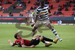 3.Liga - Saison 2022/2023 - FC Ingolstadt 04 -  MSV Duisburg - Patrick Schmidt (Nr.9 - FCI) - Leroy Kwadwo (Nr.5 - MSV Duisburg) - Foto: Meyer Jürgen