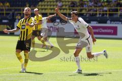 3. Fußball-Liga - Saison 2022/2023 - Borussia Dortmund II - FC Ingolstadt 04 - Der 0:3 Führungstreffer durch Röhl Merlin (Nr.34 - FCI) - Jubel - Pohlmann Ole (Nr.19 - Borussia Dortmund II) - Foto: Meyer Jürgen