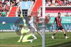 3. Liga; FC Ingolstadt 04 - Arminia Bielefeld; Torchance verpasst Pascal Testroet (37, FCI) Torwart Kersken Jonas (1 AB) Russo Stefano (21 AB)
