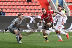 3. Liga; FC Ingolstadt 04 - Rot-Weiss Essen; Torchance Torwart Golz Jakob ( RWE) Patrick Schmidt (9, FCI) Rios Alonso Jose-Enrique ( RWE)