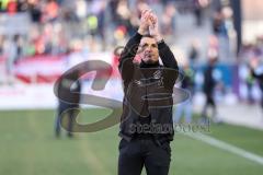 3. Liga; SSV Jahn Regensburg - FC Ingolstadt 04; Spieler bedanken sich bei den Fans Ehrenrunde Cheftrainer Michael Köllner (FCI)