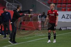 3.Liga - Saison 2022/2023 - FC Ingolstadt 04 -  MSV Duisburg - Tobias Bech (Nr.11 - FCI) - Cheftrainer Michael Köllner (FCI) gibt Anweisungen - Foto: Meyer Jürgen