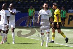 3. Fußball-Liga - Saison 2022/2023 - Borussia Dortmund II - FC Ingolstadt 04 - Marcel Costly (Nr.22 - FCI) flankt in den Strafraum wo Hans Nunoo Sarpei (Nr.14 - FCI) den 0:4 Führungstreffer schiesst - Jubel - Pascal Testroet (Nr.37 - FCI) - Moussa Doumbou