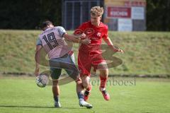 Kreisliga - Saison 2026/27 - SV Zuchering - VFB Eichstätt II - Samuel Schmid rosa Eichstätt II  - Laurenz Klein rot Zuchering - Foto: Meyer Jürgen
