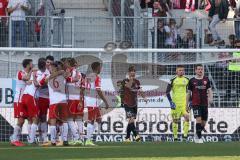 2.BL; FC Ingolstadt 04 - SSV Jahn Regensburg; Tor Jubel Treffer 0:3 Kaan Caliskaner (10 SSV) trifft gegen Torwart Fabijan Buntic (24, FCI) Jonatan Kotzke (25, FCI) Denis Linsmayer (23, FCI) hängende Köpfe