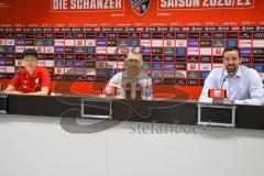 2. Fußball-Liga - Pressekonferenz - Vorstellung Cheftrainer Roberto Pätzold und Manager Profifußball Malte Metzelder - Saison 2021/2022 - FC Ingolstadt 04 - Cheftrainer FCI Roberto Pätzold links - Geschäftsführer FCI Manuel Sternisa mitte - Manager Profif