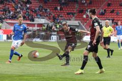 2.BL; FC Ingolstadt 04 - FC Hansa Rostock; Schuß Marcel Gaus (19, FCI) Valmir Sulejmani (33, FCI) Bahn Bentley Baxter (8 Hansa)