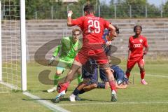 A - Junioren Bundesliga -  Saison 2023/2024 - FC Ingolstadt 04 - FSV Mainz 05 - Lous Babatz Torwart Mainz - Ognjen Drakulic rot FCI - Foto: Meyer Jürgen