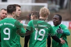 Testspiel - SV Manching - TSV Pöttmes - Rainer Meisinger (#19 Manching) trifft zum 3:2 Führungstreffer - jubel - Ousseynou Tamba (#10 Manching) - Foto: Jürgen Meyer