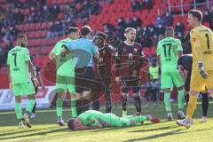 2.BL; FC Ingolstadt 04 - SV Sandhausen; Zweikampf Kampf um den Ball Hans Nunoo Sarpei (18 FCI) Bachmann Janik (26 SVS) gelb rote Karte für Hans Nunoo Sarpei (18 FCI)