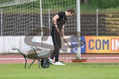2. Bundesliga Frauen - Saison 2024/25 - FC Ingolstadt 04 Frauen - FSV Gütersloh - Der 5 Meterraum wird gesandet - XXXXX - Foto: Meyer Jürgen