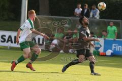 Kreisliga - SV Manching II — FC Fatih Spor Ingolstadt -  Aycan Korkmaz schwarz Fatih Ingolstadt - Leonard Düsedau weiss Manching - Foto: Jürgen Meyer