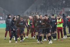 3. Liga; SSV Jahn Regensburg - FC Ingolstadt 04; Sieg Jubel Freude 0:3 Cheftrainerin Sabrina Wittmann (FCI) Gustav Christensen (24, FCI) Simon Lorenz (32, FCI) Jonas Scholz (15, FCI)