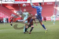 3. Liga - FC Ingolstadt 04 - 1. FC Kaiserslautern - Fatih Kaya (9, FCI) kommt zu spät, Torwart Spahic Avdo (1 FCK) hält, Winkler Alexander (4 FCK)