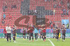 2.BL; FC Ingolstadt 04 - 1. FC Nürnberg - Spiel ist aus Unentschieden 0:0, FCI Spieler bedanken sich bei den Fans, Ehrenrunde, Thomas Keller (27, FCI) Andreas Poulsen (2, FCI) Stefan Kutschke (30, FCI) Nico Antonitsch (5, FCI) Michael Heinloth (17, FCI) P