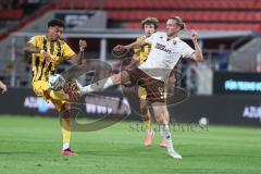 3. Liga; FC Ingolstadt 04 - Alemannia Aachen; Zweikampf Kampf um den Ball Vinko Šapina (41, FCI) Joel da Silva Kiala (37 AA)