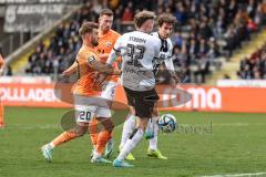 3. Liga; SSV Ulm 1846 - FC Ingolstadt 04; Eckball, Yannick Deichmann (20, FCI), Strompf Philipp (32 Ulm) Jannik Mause (7, FCI)