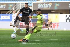 3. Liga; SC Verl - FC Ingolstadt 04; kommt zu spät, Pascal Testroet (37, FCI) Torwart Thiede Niclas (1 Verl)