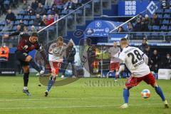 2.BL; Hamburger SV - FC Ingolstadt 04; Torschuß Justin Butler (31, FCI) Schonlau Sebastian (4 HSV) Muheim Miro (28 HSV)