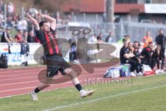 Toto-Pokal; FV Illertissen - FC Ingolstadt 04; Einwurf Ryan Malone (16, FCI)