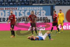 3. Liga - Hansa Rostock - FC Ingolstadt 04 - Spiel  ist aus, Unentschieden 1:1, Enttäuschung, hängende Köpfe,Michael Heinloth (17, FCI) Marc Stendera (10, FCI) Torwart Fabijan Buntic (24, FCI) Tobias Schröck (21, FCI)