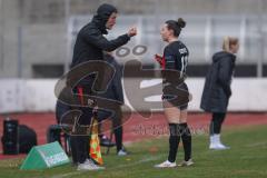 2. Bundesliga Frauen - Saison 2024/25 - FC Ingolstadt 04 Frauen - Eintracht Frankfurt II - Cheftrainer Benjamin Stolte (FCI Frauen) gibt Anweisungen an - Paula Vidovic (Nr.11 - FCI Frauen) - Foto: Meyer Jürgen
