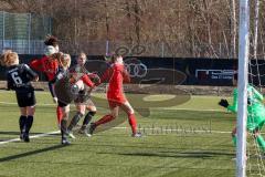 2. Frauen-Bundesliga - Saison 2021/2022 - FC Ingolstadt 04 - Eintracht Frankfurt II - Zenger Nadine (#15 FCI) - Reischmann Stefanie (#21 FCI) - Altenburg Lina Torwart Frankfurt - Platner Paulina #6 Frankfurt - Foto: Meyer Jürgen