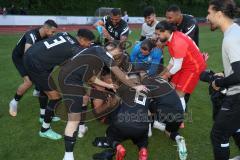 Kreisliga - FC Fatih Ingolstadt - FC Gerolfing - Fatih Ingolstadt ist vorzeitig Meister - jubel - Die Spieler lassen ihren Trainer Serkan Demir hochleben -  - Foto: Jürgen Meyer