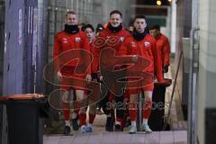 Bayernliga Süd - FC Ingolstadt 04 II - FC Ismaning - Die Spieler gehen aus der Kabine zum warm machen - Foto: Jürgen Meyer