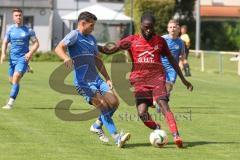 Kreisliga - Saison 2025/26- SV Hundszell - SV Zuchering - Glenn Heicappell rot Zuchering - Luca Kammerer blau Hundszell - Foto: Meyer Jürgen