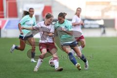 2. Frauen-Bundesliga; FC Ingolstadt 04 - SC Sand; Anabel Keul (28 FCI) Zweikampf Kampf um den Ball Yaple Emily (14 Sand)