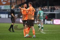 3. Liga; VfB Lübeck - FC Ingolstadt 04; Jannik Mause (7, FCI) Schuß Tor Jubel Treffer 0:4 David Kopacz (29, FCI) tanzen zusammen