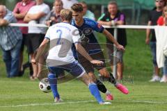 Kreisliga - Saison 2023/2024 - SV Menning - FC Mindelstetten - Simon Wolfsfellner blau Menning Jonas Schoberer weiss Mindelstetten - - Foto: Meyer Jürgen