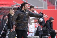 3. Liga; FC Ingolstadt 04 - Rot-Weiss Essen; an der Seitenlinie, Spielerbank Cheftrainer Guerino Capretti (FCI)