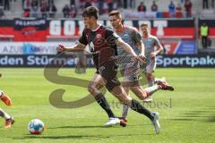 2.BL; FC Ingolstadt 04 - SC Paderborn 07; Merlin Röhl (34, FCI) Denis Linsmayer (23, FCI) Zweikampf Kampf um den Ball