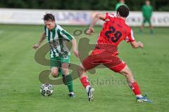 Landesliga - Saison 2025/26 - SV Manching - TSV Dachau  - Johannes  Dexl (Nr.13 - SV Manching) - Leon Pfeiffer rot DAchau - Foto: Meyer Jürgen
