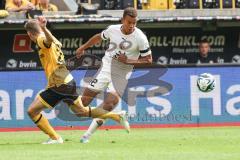 3. Liga; SG Dynamo Dresden - FC Ingolstadt 04; Zweikampf Kampf um den Ball Marcel Costly (22, FCI) Borkowski Dennis (29 DD)